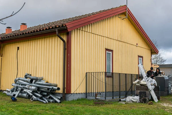 Knislinge 2023年1月3日 修理一座木制房屋 日常工作 大楼的维修 — 图库照片