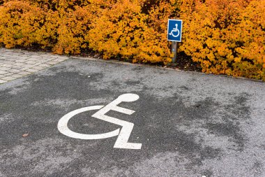 Engelliler için park yeri tabelası, engelliler için park yeri tabelası, engelliler için park yeri tabelası 