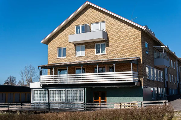 İsveç, Lonsboad 4 Nisan 2023: İsveç 'te tipik bir Avrupa özel evi