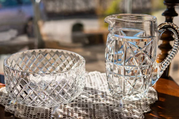 Sıcak bir güneş ışığında cam vinssware