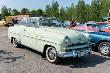 İsveç, Broby 27 Mayıs 2023: sergide eski bir retro araba. Nadir ve eski bir araba.. 