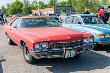 İsveç, Broby 27 Mayıs 2023: sergide eski bir retro araba. Nadir ve eski bir araba.. 