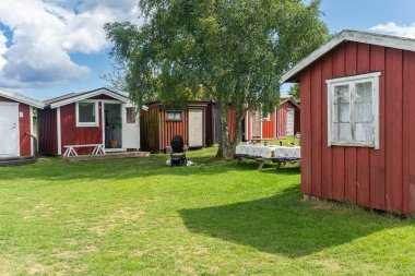 İsveç, Token 22 Temmuz 2023: İskandinav tarzında güzel ve rahat ahşap balıkçı kulübeleri. Küçük tatil kulübeleri.