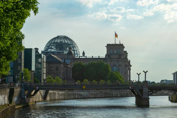 Reichstag Berlinben Marschall Híd Amely Átível Spree Folyón — Stock Fotó