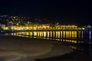 La Concha Gece Sahili, Bask Ülkesi, İspanya.