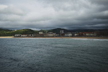 Atlas Okyanusu 'ndan İspanya' daki tatil köyü manzarası