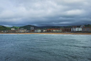 Atlas Okyanusu 'ndan İspanya' daki tatil köyü manzarası