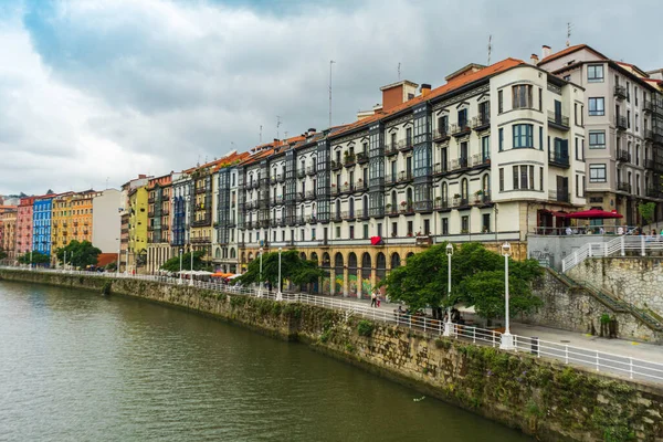 Bilbao Spanje 2022 Uitzicht Stad Bilbao Rivier Nervion Kleurrijke Architectuur — Stockfoto