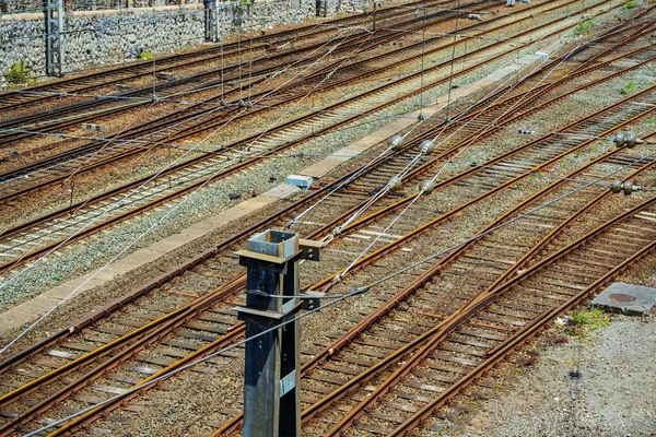 Spousta Železničních Kolejí Elektrizovaná Silnice Mnoho Elektrifikovaných Železničního Uzlu — Stock fotografie