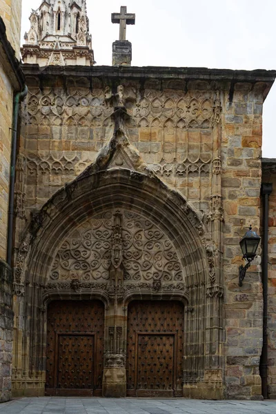Facade Gates Old Wooden Doors Cathedral Santiago Bilbao Spain Catedral — Stock Photo, Image
