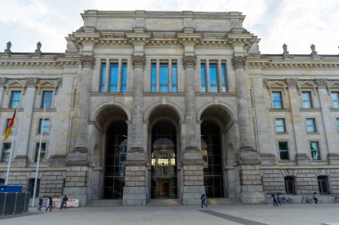 Berlin, Almanya 06.05.2022: Berlin 'deki Reichstag manzarası