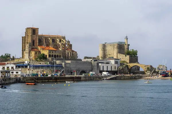 stock image Castro Urdiales, Spain: View of the Church of Santa Maria de la Asuncion Castro Urdiales Santa Ana Castle