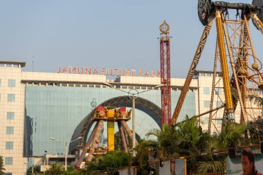 Dhaka, Bangladeş - 05.16.2023: Jamuna Future Park, Dhaka 'da bir alışveriş merkezidir.