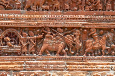 Puthia Dini Kompleksi, Rajshahi, Bangladeş 'teki Govinda Tapınağı' na oyulmuş terracotta detaylarına yakından bakın.