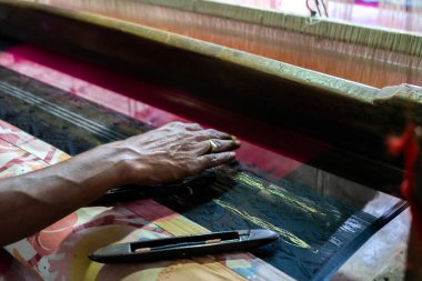 Geleneksel el yapımı dokuma tekniği, el dokuması. Bangladeş