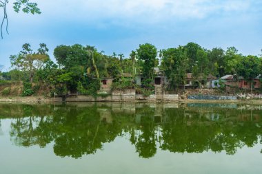 Puthia Rajbari kompleks göleti, Rajshahi Tümeni, Puthia, Bangladeş.
