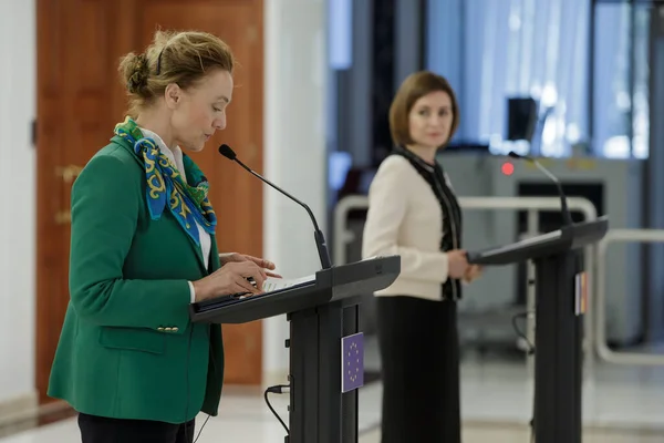 Chisinau, Moldova - 30 Mart 2023: Maia Sandu Avrupa Konseyi Genel Sekreteri Marija Pejcinoviç Buriç ile bir görüşme yaptı