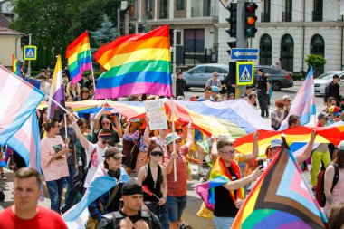 Chisinau, Moldova - 18 Haziran 2023: Moldova LGBT + Toplum Festivali kapsamında düzenlenen Onur Yürüyüşü