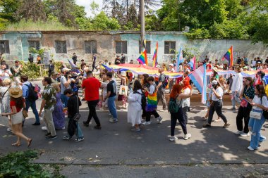 Chisinau, Moldova - 18 Haziran 2023: Moldova LGBT + Toplum Festivali kapsamında düzenlenen Onur Yürüyüşü