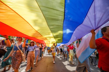 Chisinau, Moldova - 18 Haziran 2023: Moldova LGBT + Toplum Festivali kapsamında düzenlenen Onur Yürüyüşü