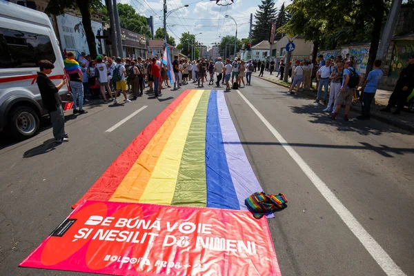 Chisinau, Moldova - 18 Haziran 2023: Moldova LGBT + Toplum Festivali kapsamında düzenlenen Onur Yürüyüşü