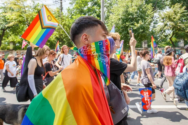Chisinau, Moldova - 18 Haziran 2023: Moldova LGBT + Toplum Festivali kapsamında düzenlenen Onur Yürüyüşü