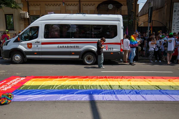 Chisinau, Moldova - 18 Haziran 2023: Moldova LGBT + Toplum Festivali kapsamında düzenlenen Onur Yürüyüşü