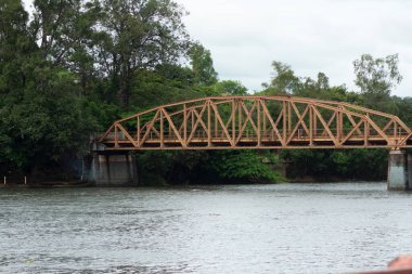 Bridge over the Tiete River that unites the cities of Barra Bonita and Igaracu do Tiete, inaugurated in March 1915, serving as the main means of access to regions where commercial operations
