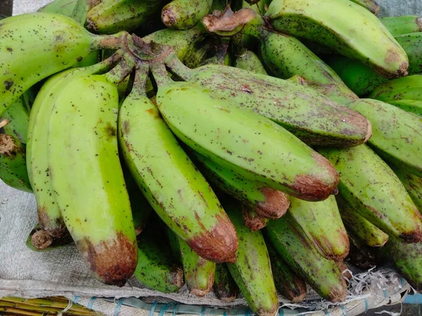 Kök sebzeler pancar, havuç, turp, tatlı patates ve şalgam içerir..