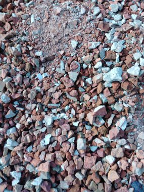 Tuğla yonga resmi, tuğla yongaları yolda diyor, tuğla yonga resmi