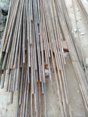 Demir çubuk yolda kal demek, çelik çubuk demek.