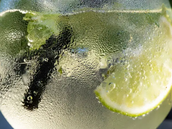 Macro Shot Coctail Mojito Green Mint Leaves White Rum Lime — Stock fotografie