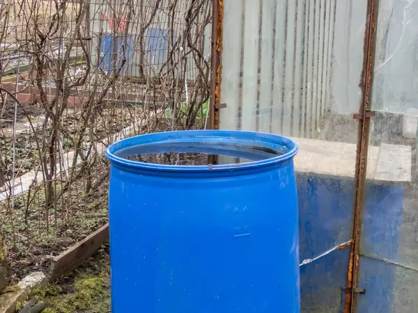 Kunststoff Wasserfass Zum Sammeln Und Speichern Von Regenwasser Zur Bewässerung — Stockfoto