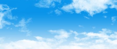 Mavi gökyüzü arkaplanındaki beyaz bulutlar