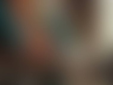 Cep telefonu tutan kişinin bulanık bir fotoğrafı.