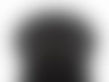 Cep telefonu olan birinin siyah beyaz fotoğrafı.