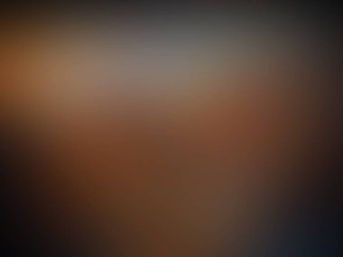 Cep telefonu tutan bir kişinin bulanık görüntüsü