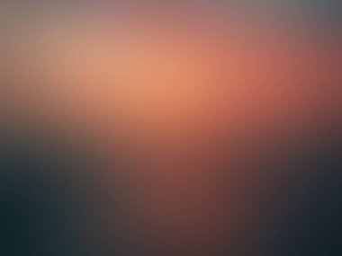 Bulanık bir arka plan ve gökyüzünde uçan bir uçak.