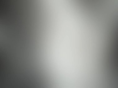 Elinde cep telefonu olan takım elbiseli ve kravatlı bir adam.