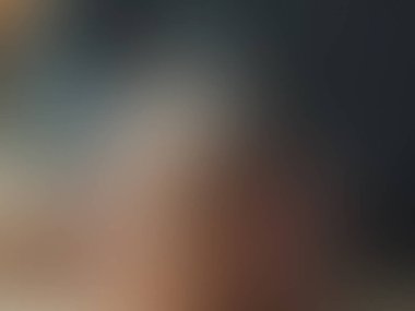 Cep telefonu tutan kişinin yakın plan fotoğrafı.