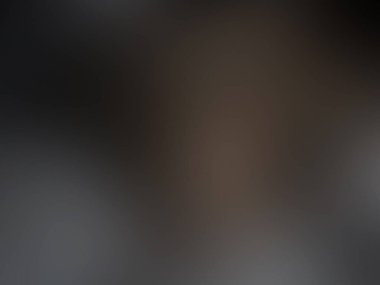 Fotoğraf makinesi tutan ve fotoğraf çeken biri.