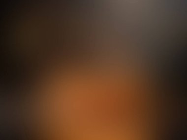 Cep telefonu tutan kişinin bulanık bir fotoğrafı.