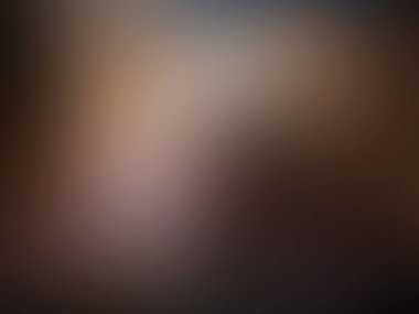 Cep telefonu tutan kişinin bulanık arkaplanı