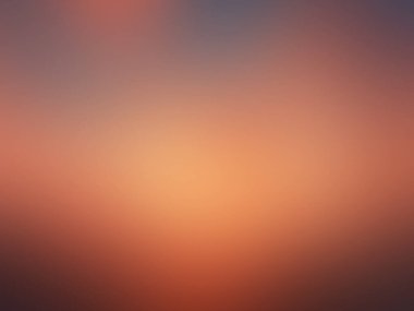 Gün batımında gökyüzünde uçan bir uçak.