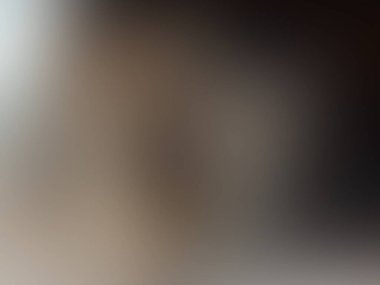 Masadaki diş fırçasının yakın çekimi.