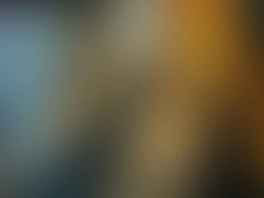 Cep telefonu tutan bir kişinin bulanık görüntüsü