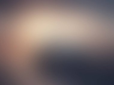 Gökyüzünde uçan bir uçağın bulanık görüntüsü.