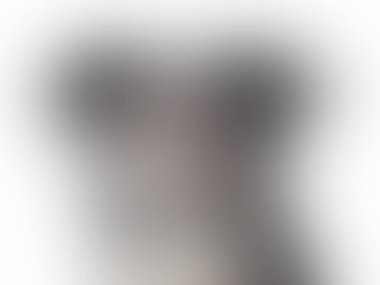 Şapkalı ve kravatlı bir adam.