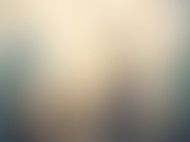 Cep telefonu tutan kişinin bulanık bir fotoğrafı.