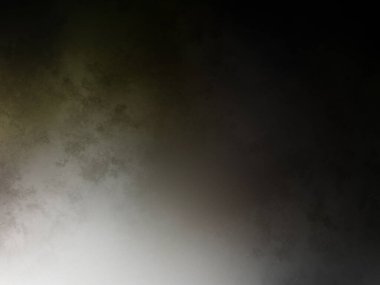 Takım elbiseli ve kravatlı bir adam duvarın önünde duruyor.